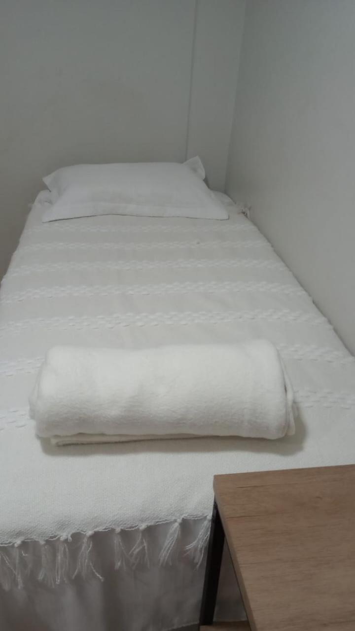 Apartamento Temporada - Kit Ipe Branco - 101 - Sudoeste - Custo Beneficio - Ate 4 Pessoas